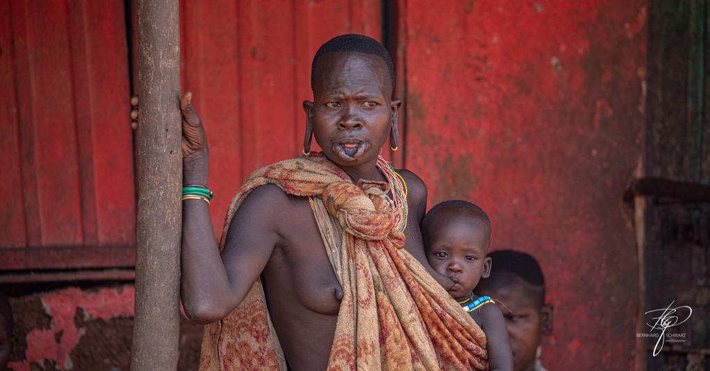 SURI - SURMA - ETHIOPIA
